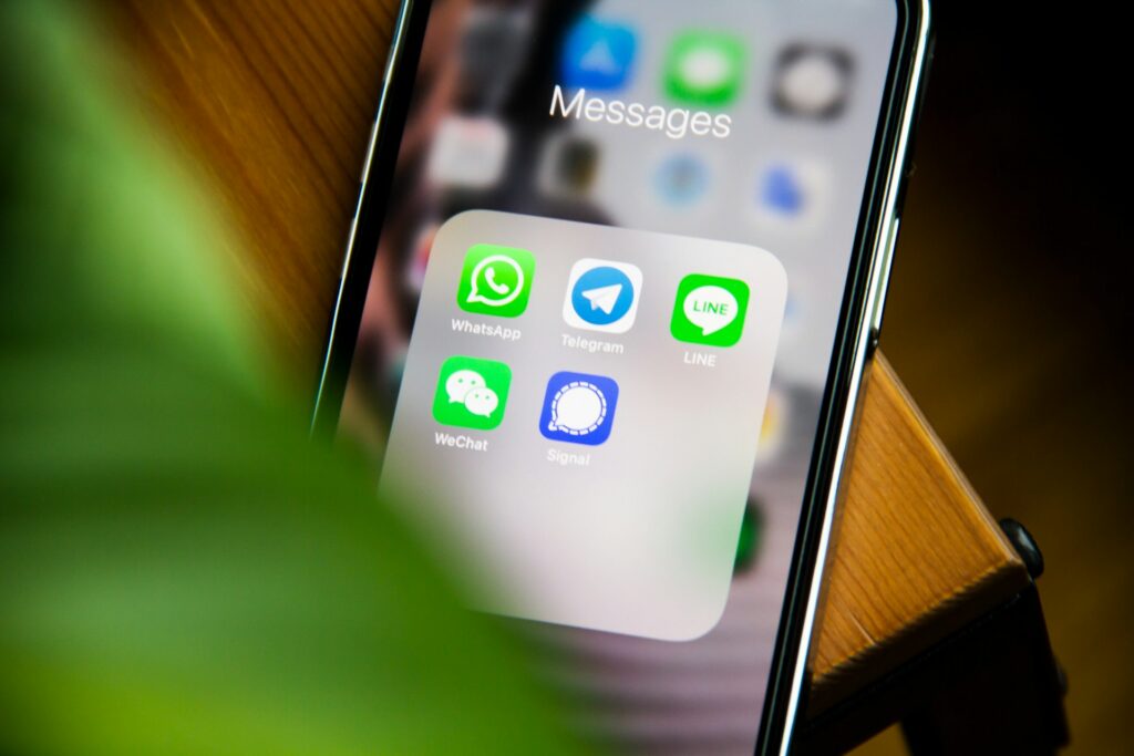 Featured image for How WeChat Makes Us Classify One Another (and When “Friends” Become Contacts)